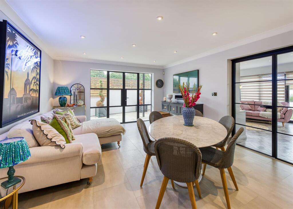 34 Post Office Road-kitchen4.jpg