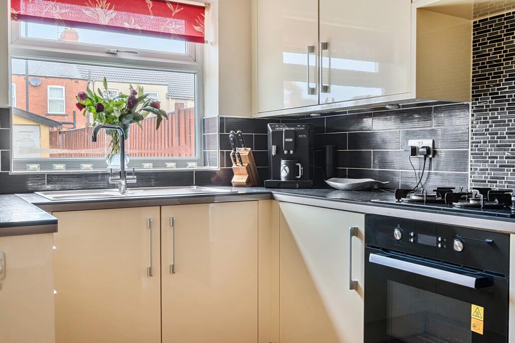 1382834-16-6924383f8176a