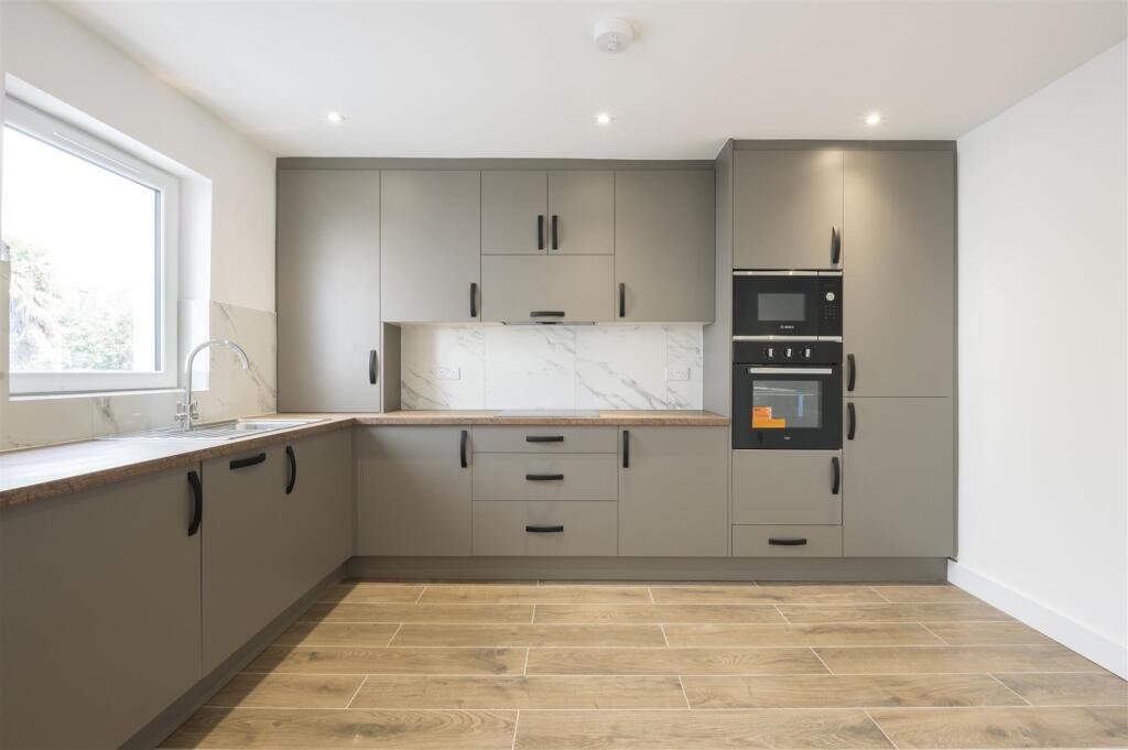 Flat 1, 80 Durham Road,4.jpg