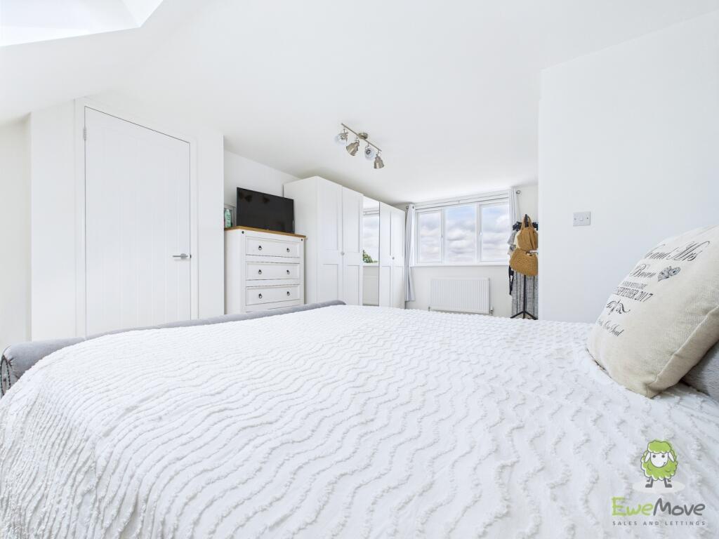 CAM01543G0-PR0146-STILL077