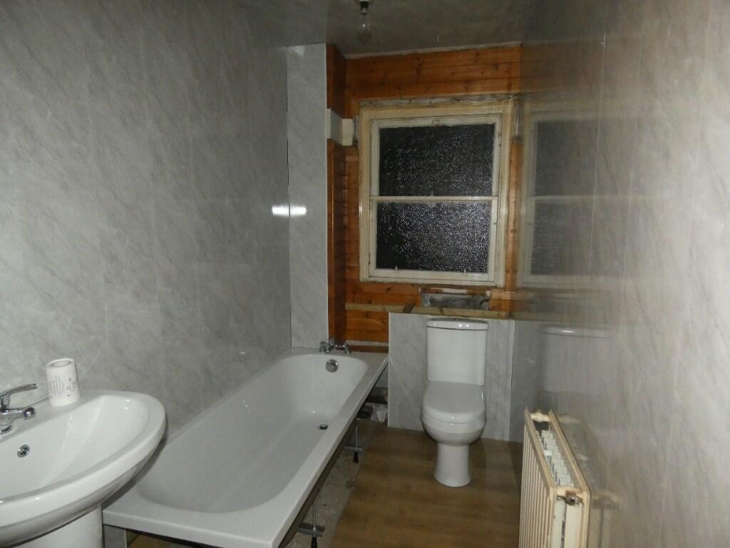 11 - Bathroom