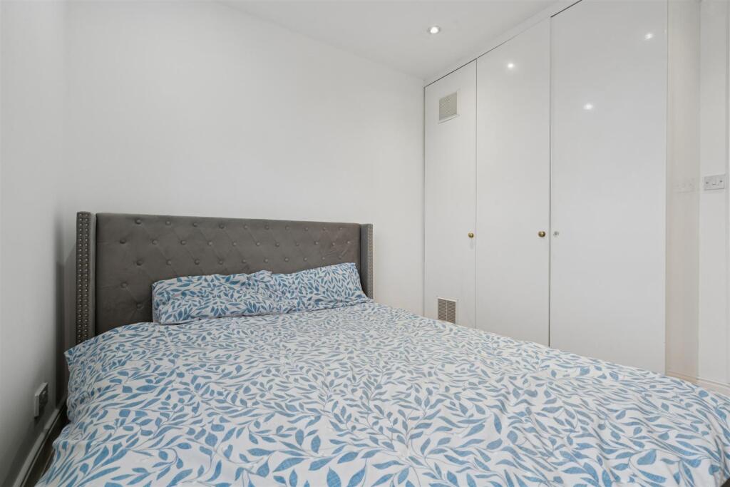 FFF 33 Himley Road SW17  bedroom 1b.jpg