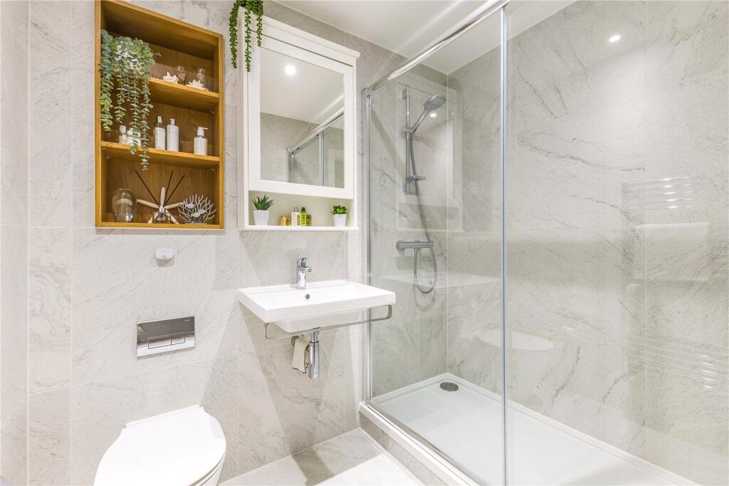 En Suite Shower Room