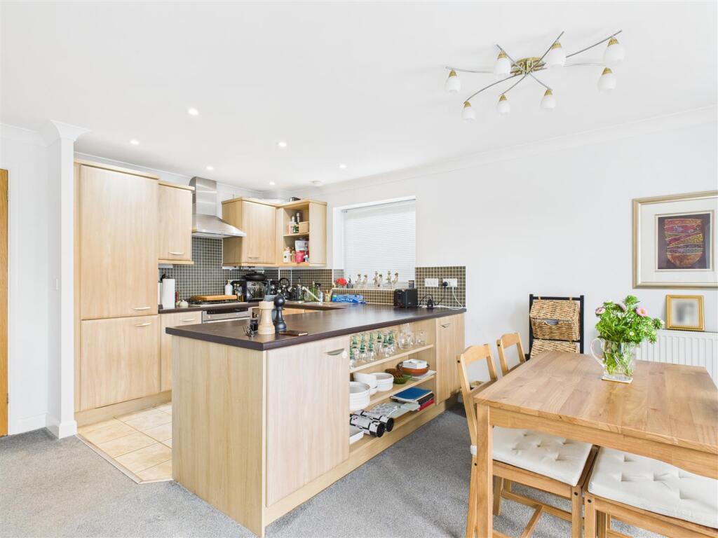 CAM04360G0-PR0135-STILL018 (1).jpg