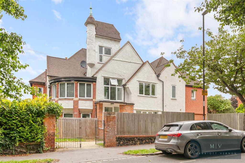 Flat 5, 69, Porchester House MV-9.jpg