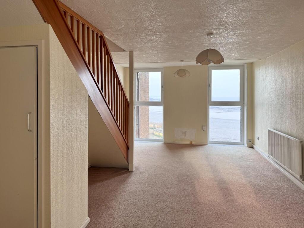 Lounge/Dining/Kitchen