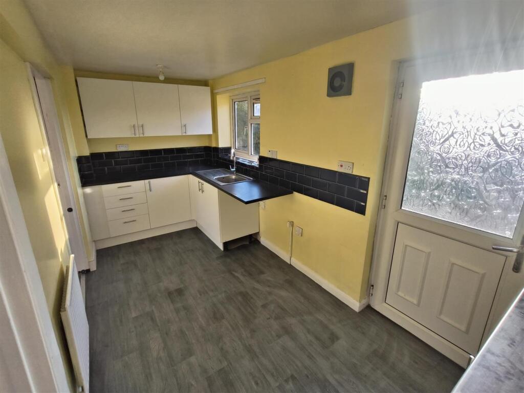KITCHEN 1.jpg
