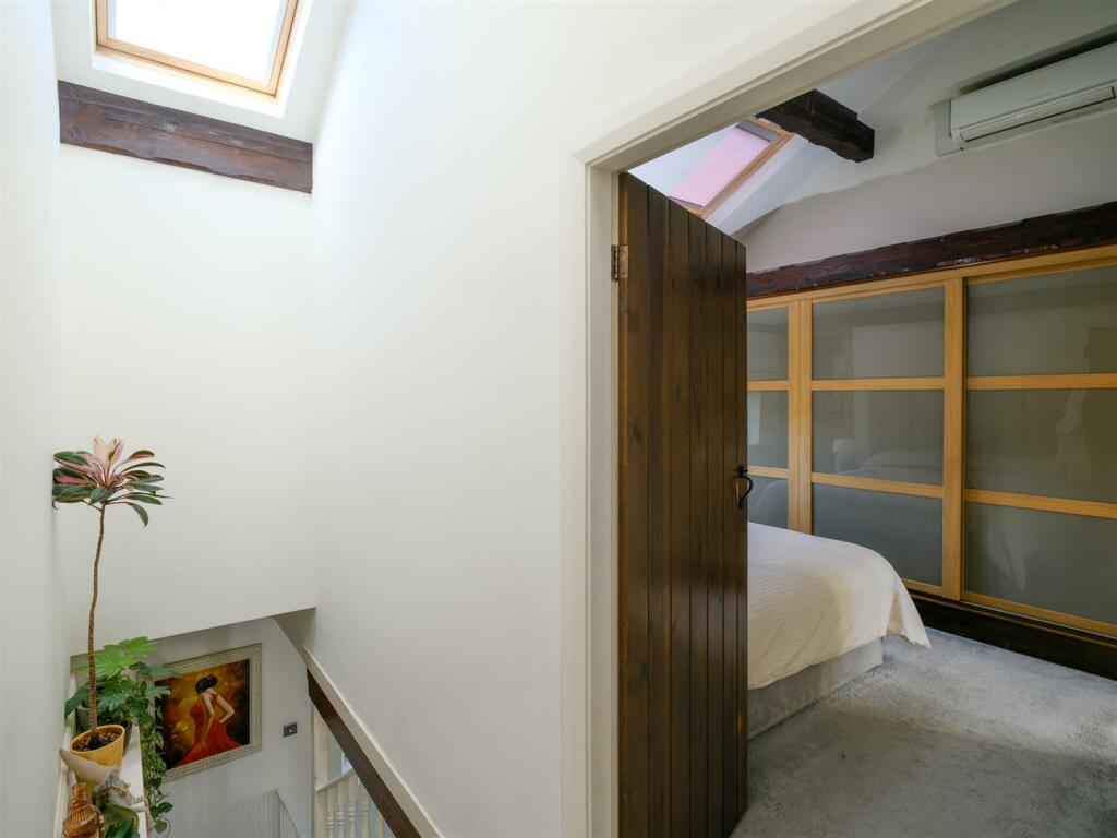 TO MASTER BEDROOM