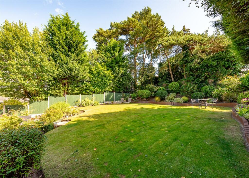 3 High Meadows-garden3.jpg