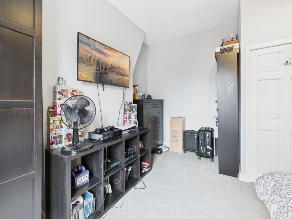 CAM03729G0-PR0141-STILL026