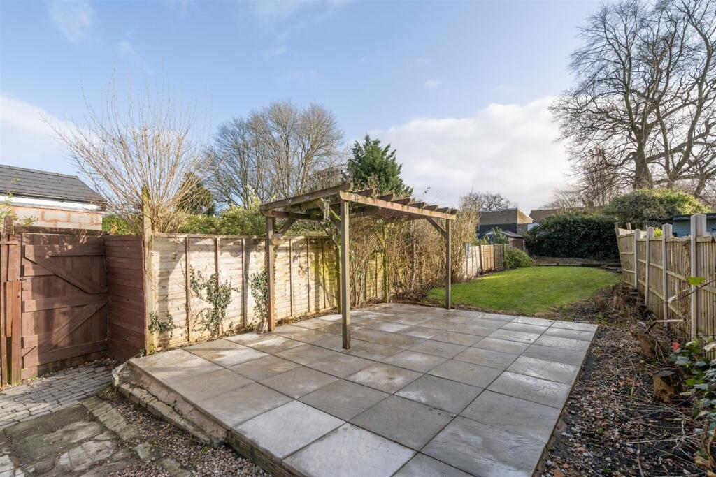 85 Lodge Road_18.jpg