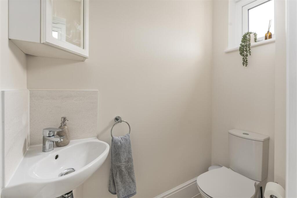 24 Bidwell Road, Banbury-6.jpg