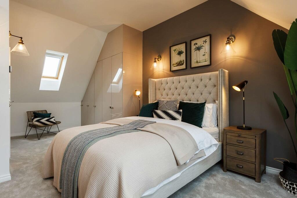 Main bedroom with en suite