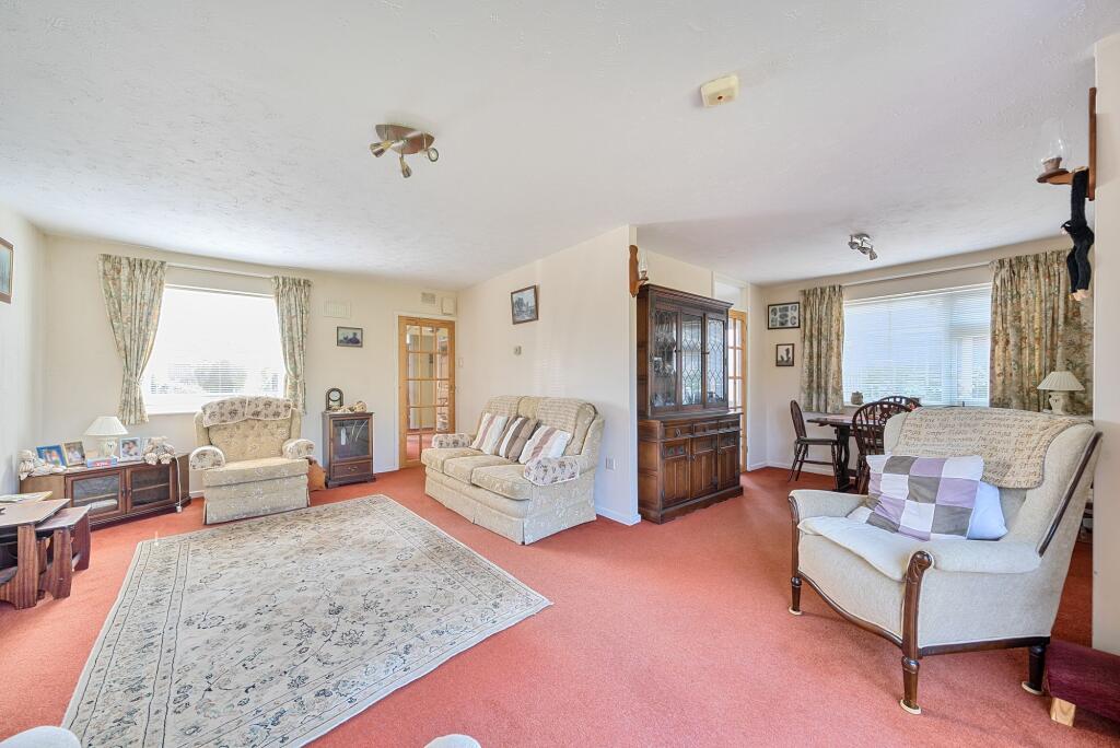 Lounge / Dining Room