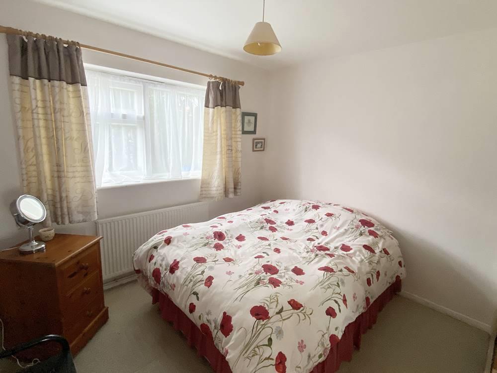 bed2.jpg