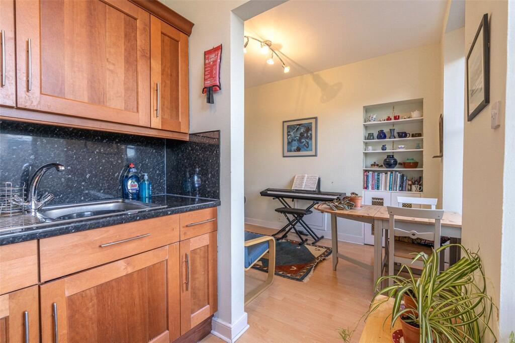 Kitchen Alt