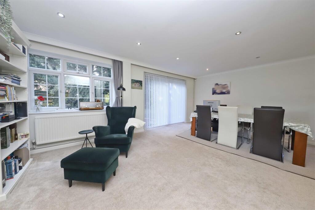 Living/dining room