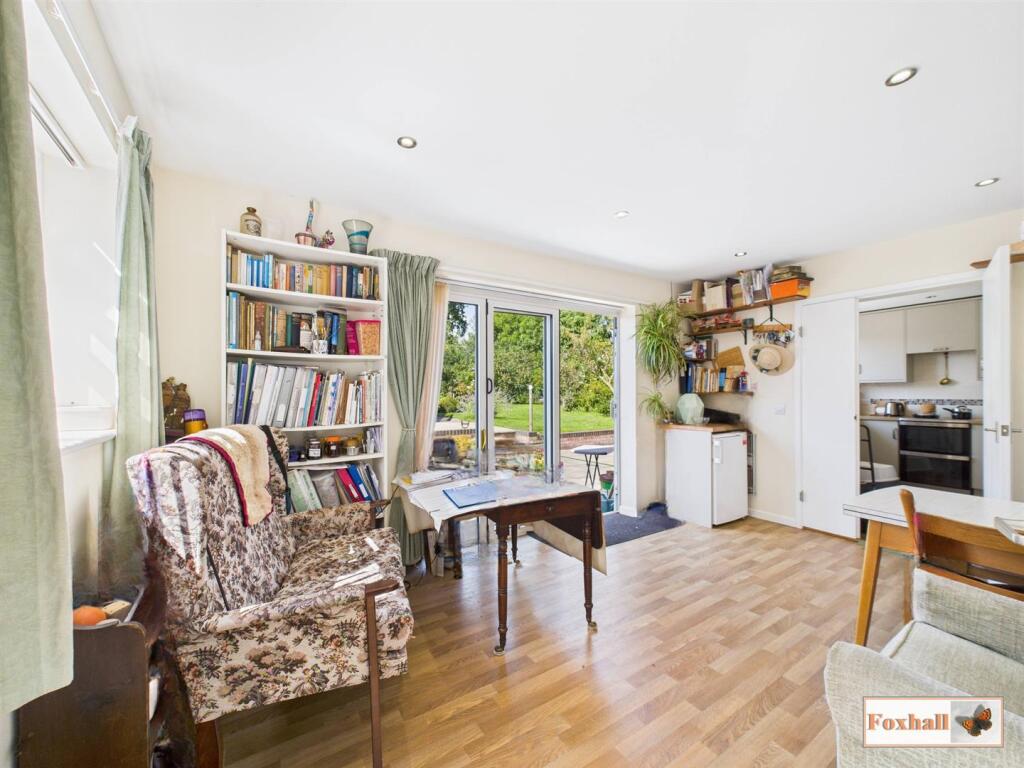 Sitting Room / Breakfast Room