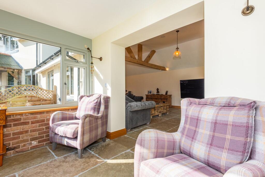 Lounge/Sunroom