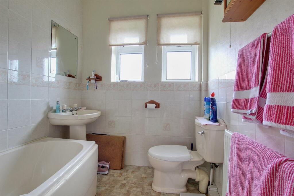 BATHROOM/WC