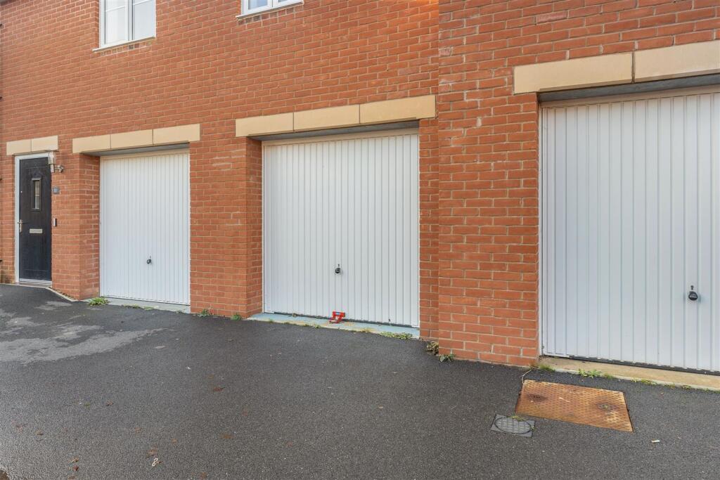 9 Poulter Road, Banbury-6.jpg