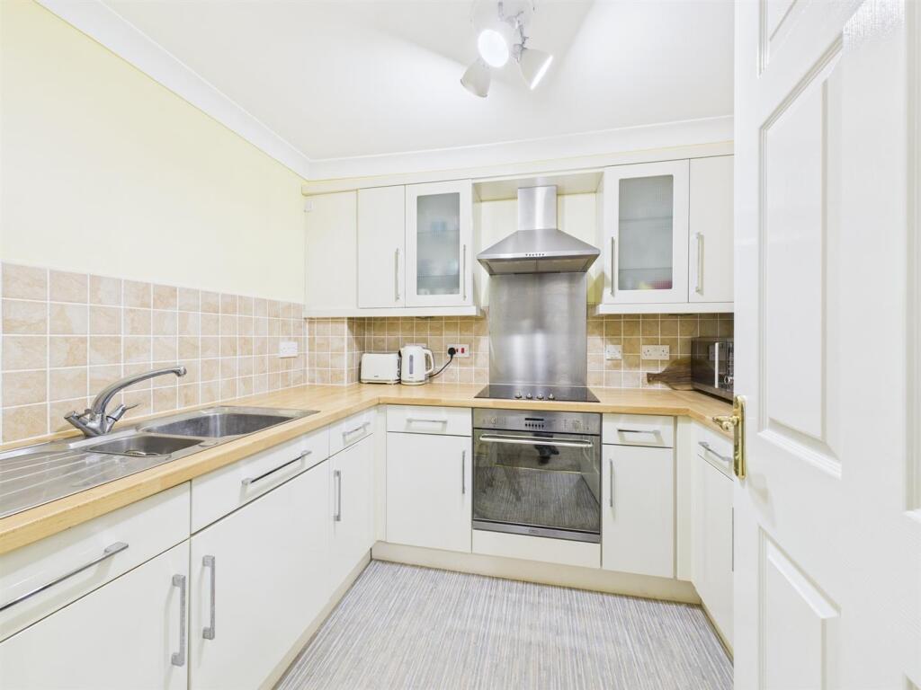 Kitchen: