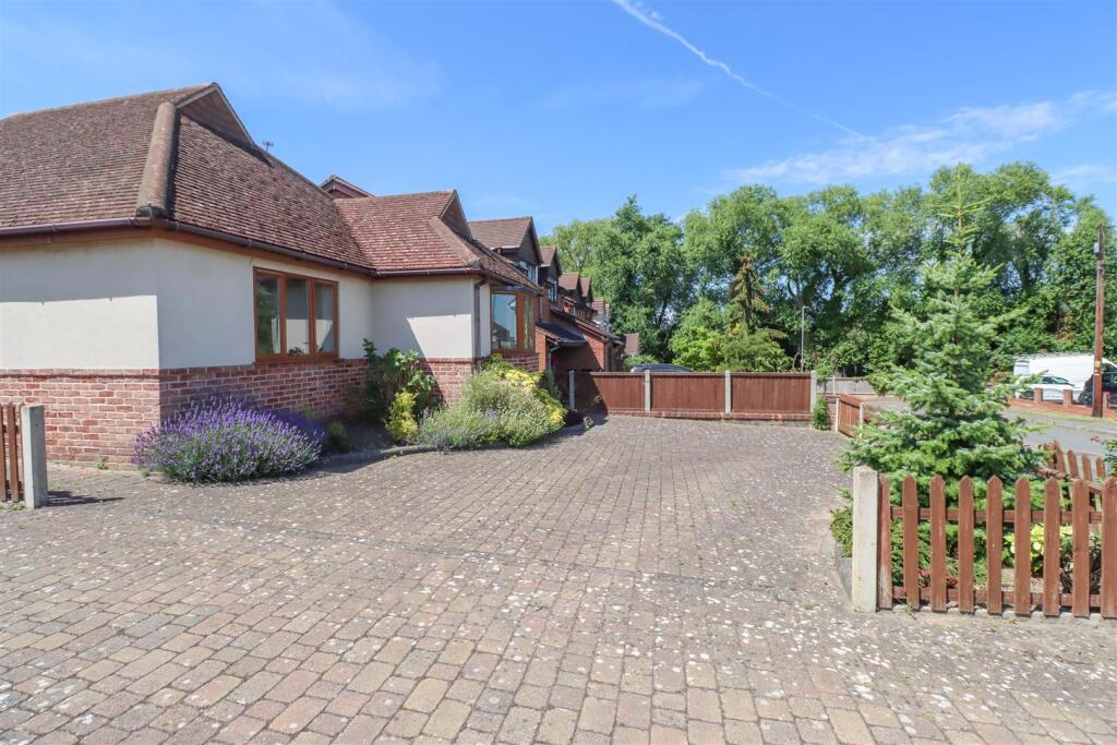 4 LITTLE OAK MEWS FRONT-3.jpg