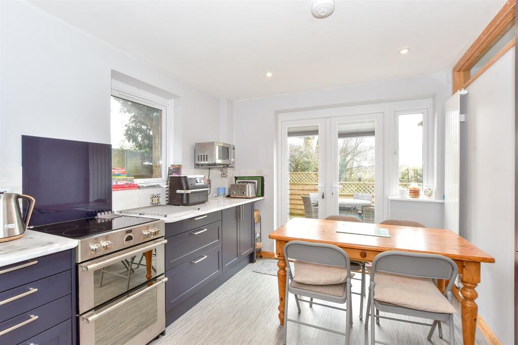 Kitchen/ Breakfast Room