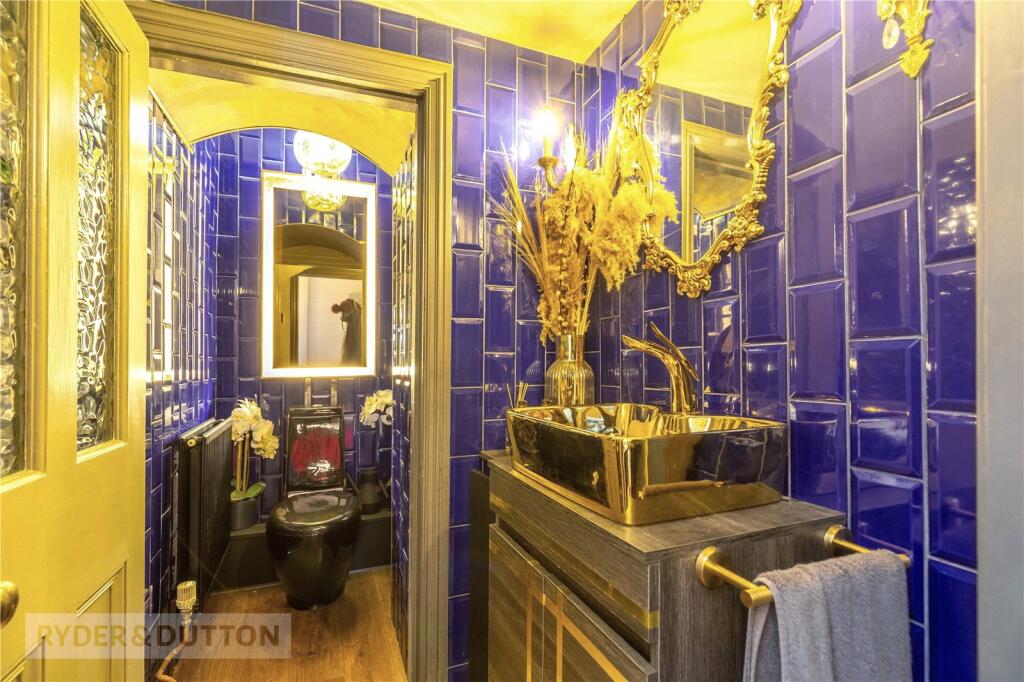 Chic Downstairs W.C.