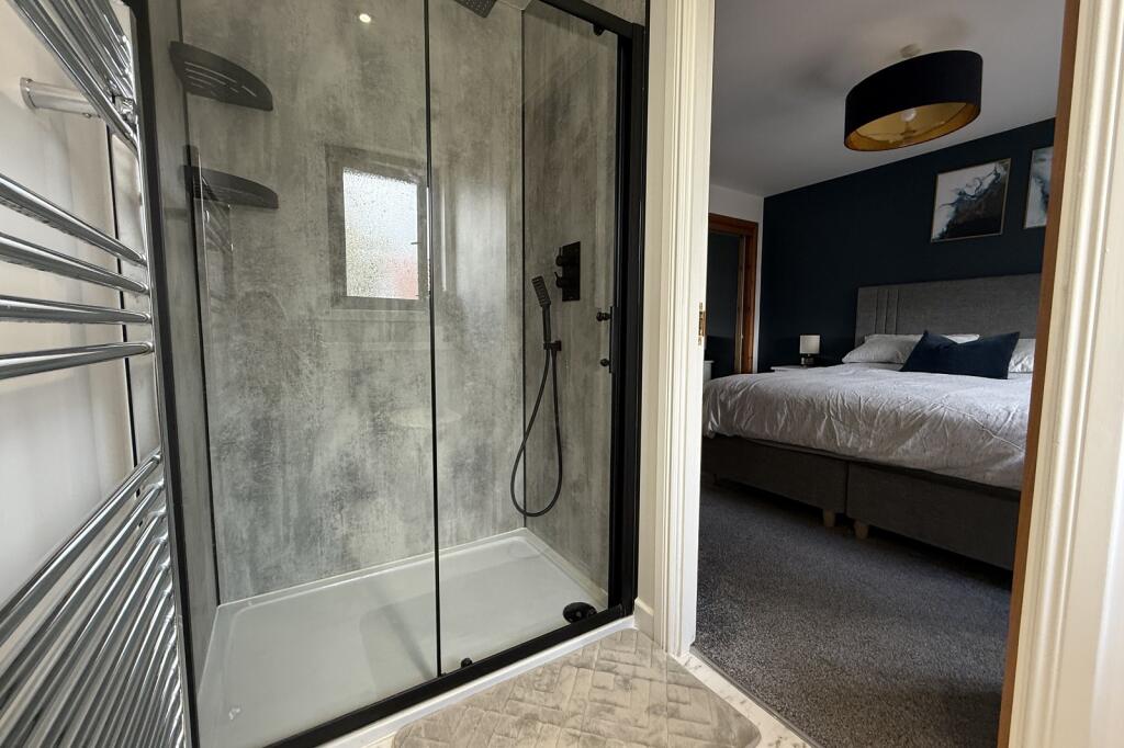 Principal Bedroom En Suite