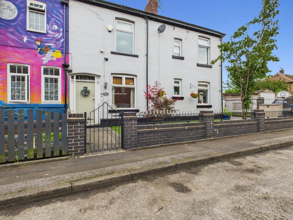 CAM03729G0-PR0103-STILL022