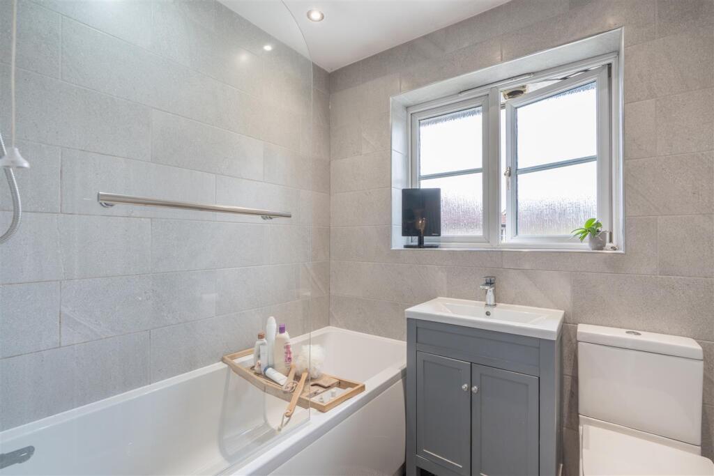 5 Abbots Mere Close-36.jpg