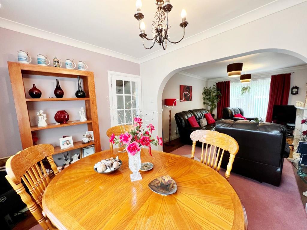 Dining Area 2.jpg