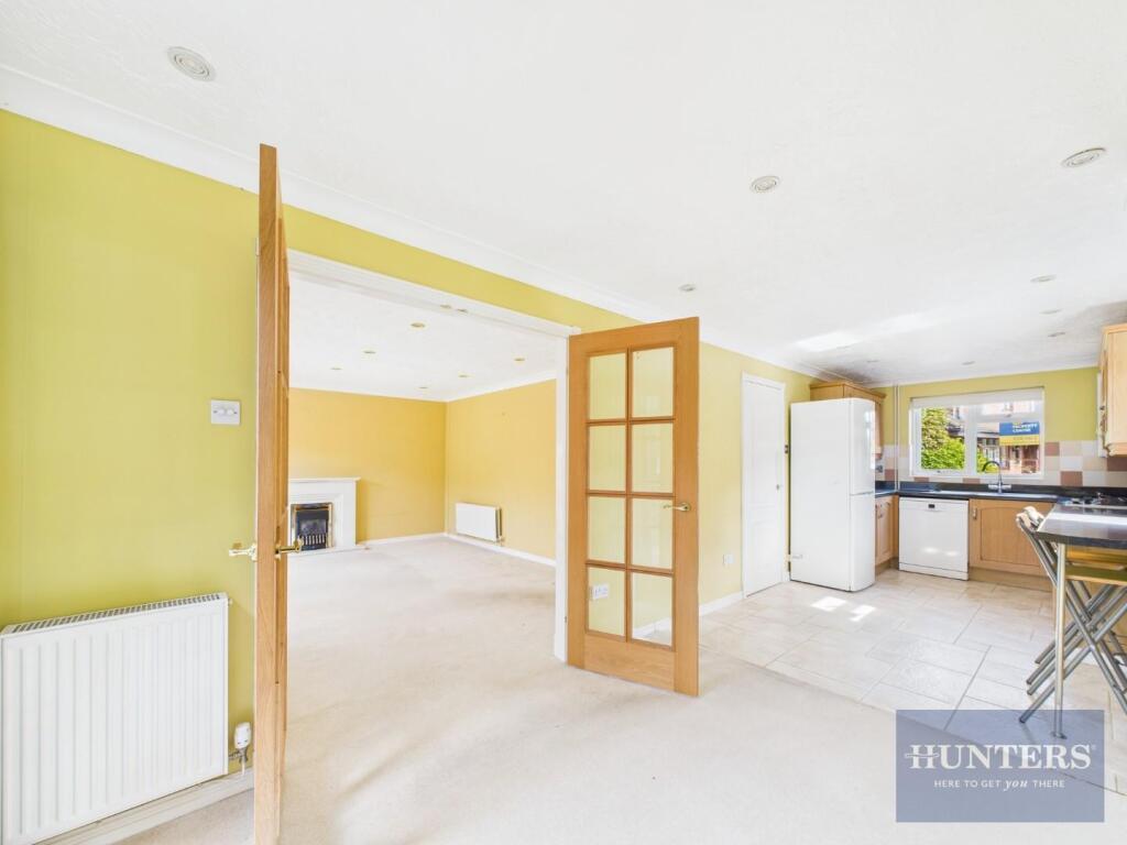 Kitchen / Dining Area
