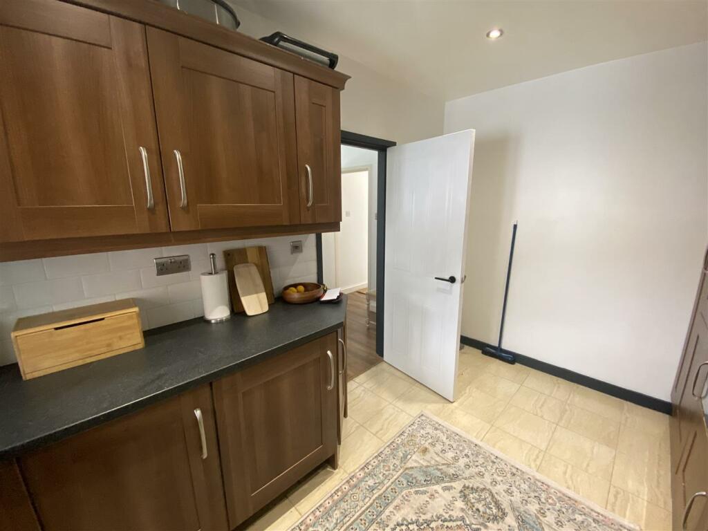 KITCHEN/BREAKFAST ROOM