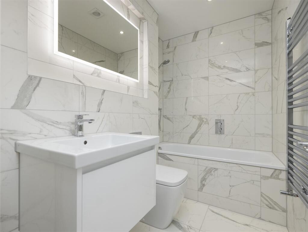Bathroom 2.jpg