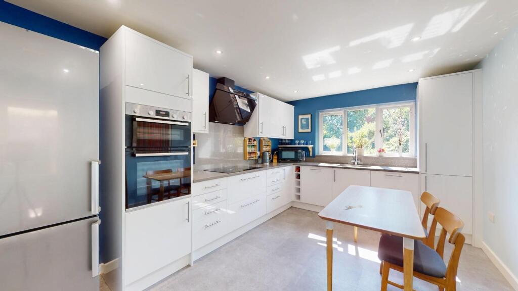 KITCHEN/BREAKFAST ROOM