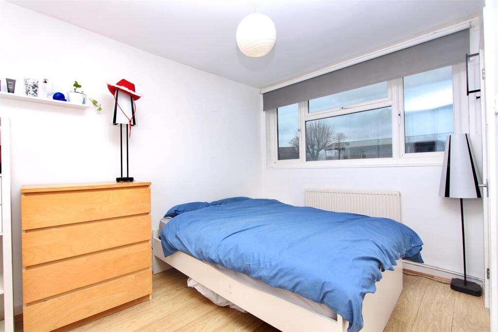 Morris Blitz Court, N16