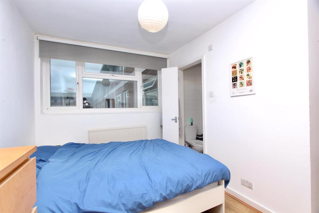 Morris Blitz Court, N16