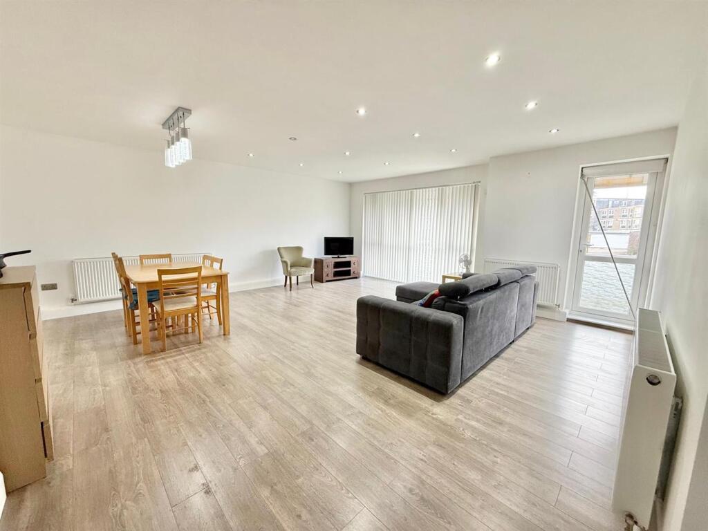 Davidson Frost-Wellings, DFW, White House Drive, L