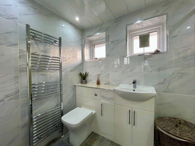 Refitted Shower Room/Wc