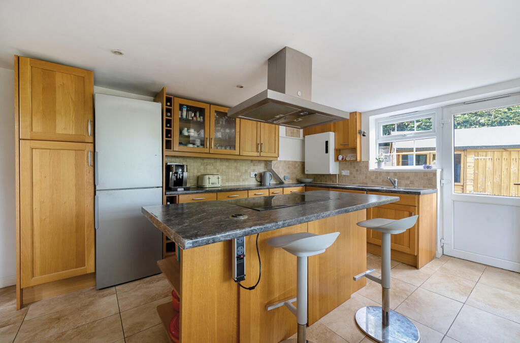 15-6813b39278860-...