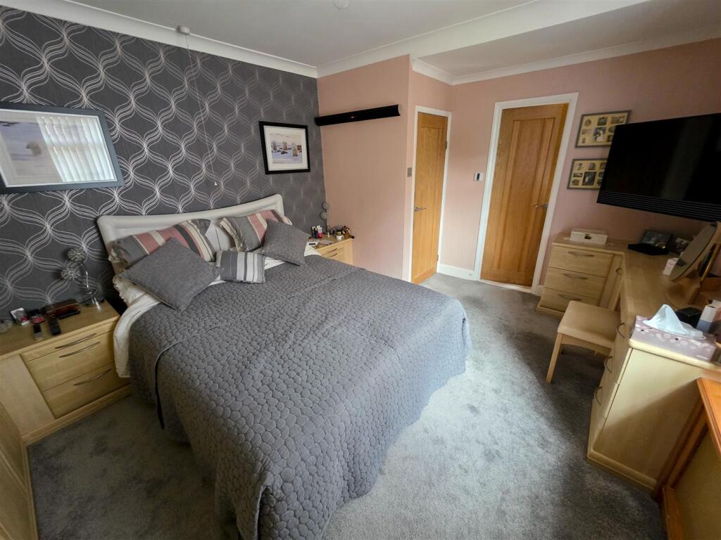 Master Bedroom 1a.jpg