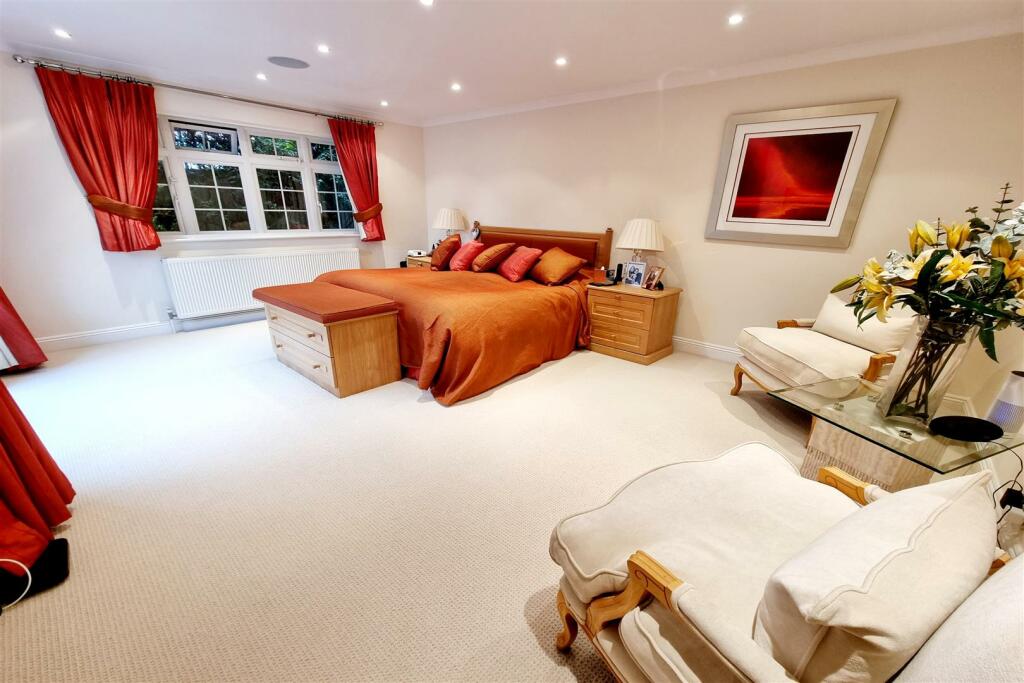 MASTER BEDROOM SUITE: BEDROOM: PIC. 1