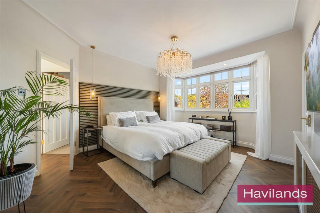 5 The Ridgeway N14 6NX-7.jpg