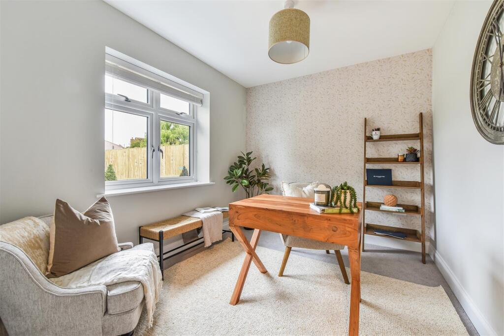 Bedroom 3/ Study