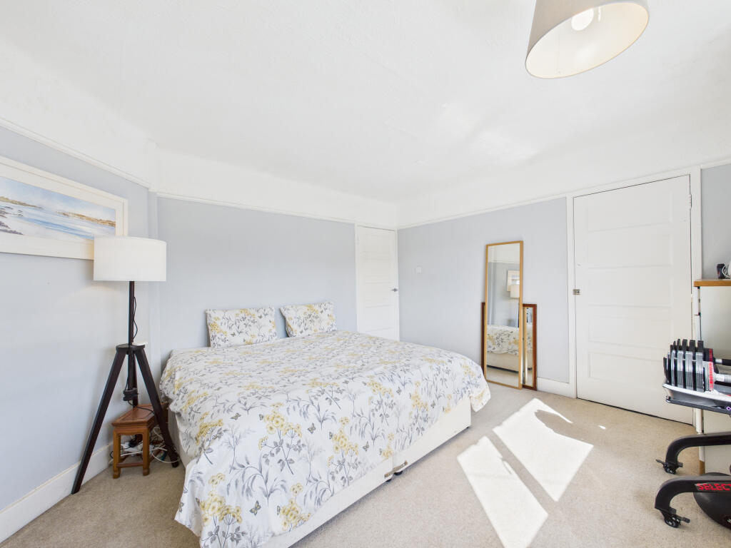 CAM01354G0-PR0597-STILL003