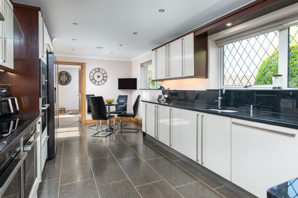 Kitchen_3.jpg