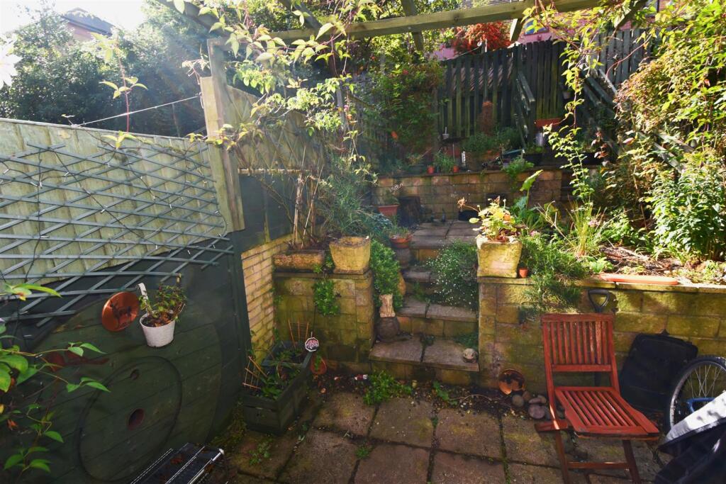 Rear garden 1.jpg