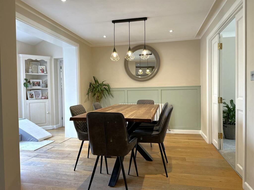 Lovely Dining Room 287